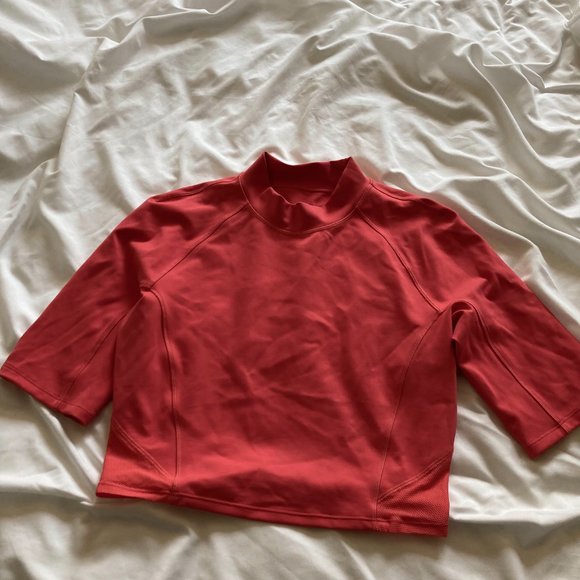 Lulu Lemon EVERLUX™ AND MESH CROPPED SHORT SLEEVE - Picture 4 of 5